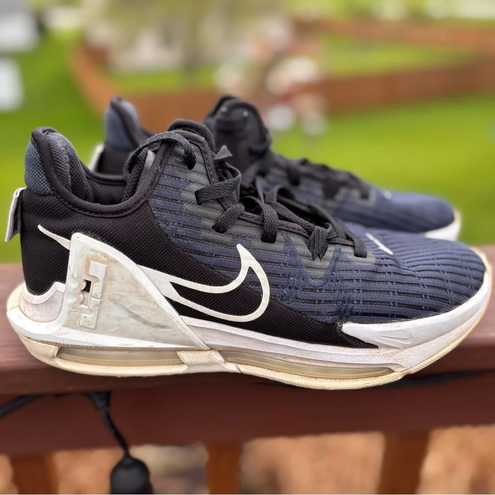 Size 9 Nike LeBron Witness 6 Black Dark Obsidian